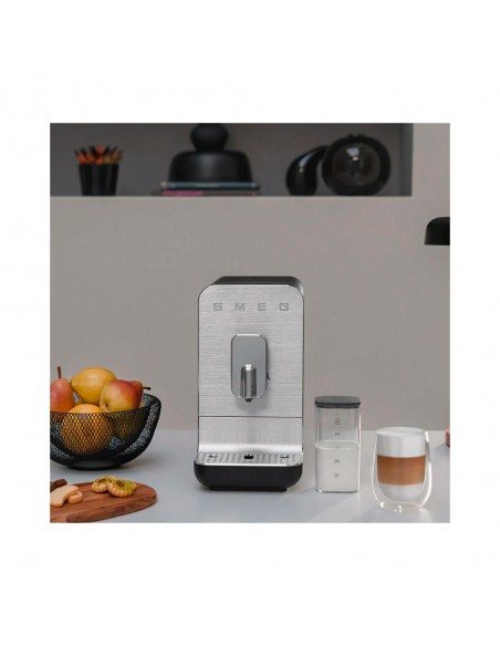 Cafetera Superautomática - Smeg...