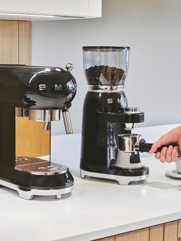 Cafetera Smeg Negra